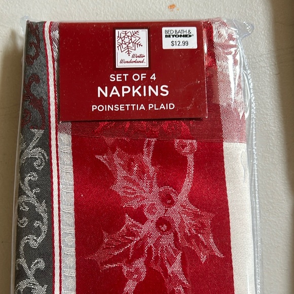 Poinsettia Plaid Dinner Napkins, new in package, 4 napkins - Picture 1 of 5